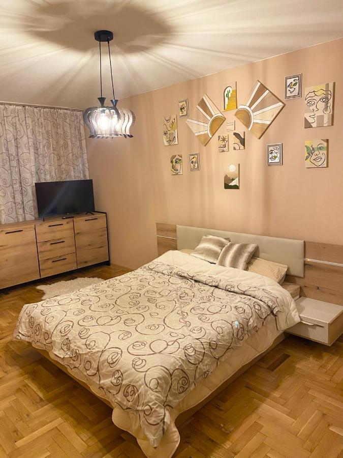 Apartemen Spacious Next To South Park просторен до южен парк Location *