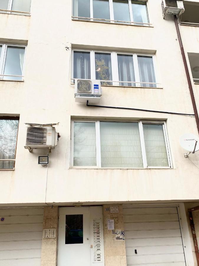Apartament Spacious Next To South Park просторен до южен парк Location *