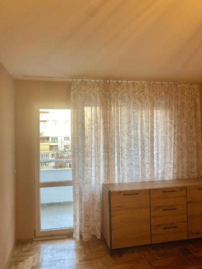 Spacious Next To South Park просторен до южен парк Location