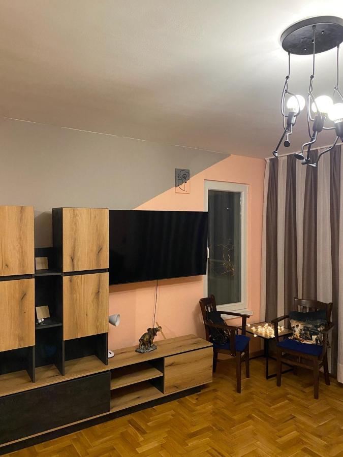 Apartament Spacious Next To South Park просторен до южен парк Location *