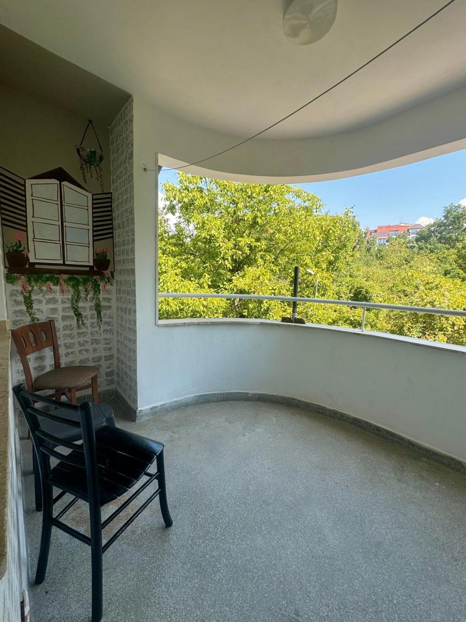 Spacious Next To South Park просторен до южен парк Location Apartemen