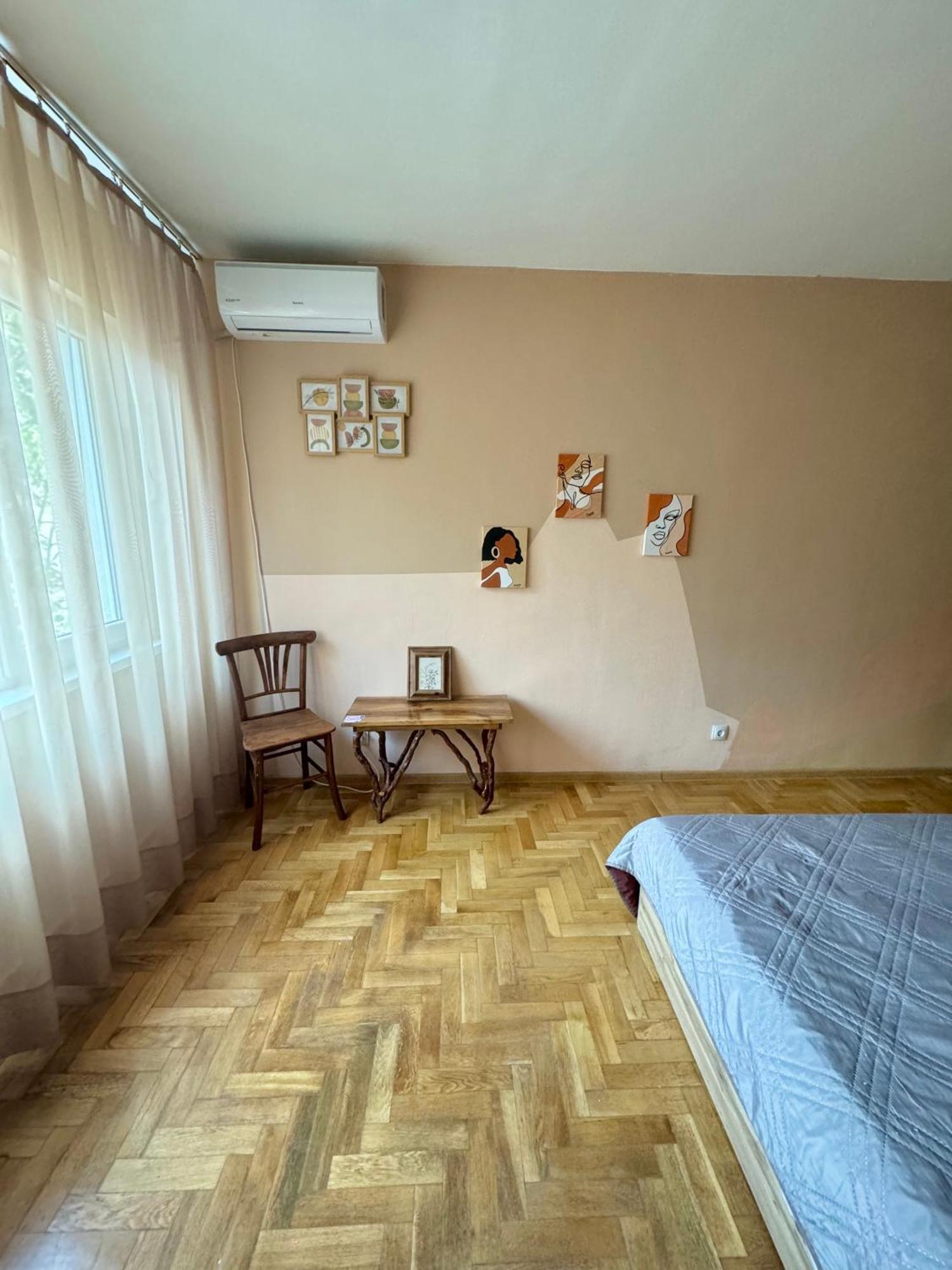 Spacious Next To South Park просторен до южен парк Location *
